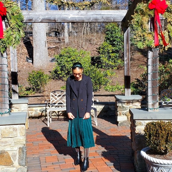 Meet Your Posher, Ashley! - Picture 1 of 3